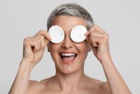 Tips Menjaga Kesehatan Kulit Di Usia Tua